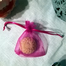 rózsaszín organza tasak szappan köszönőajándékhoz