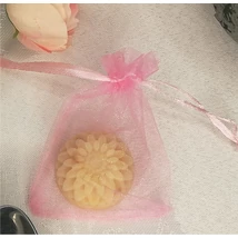 pink organza tasak szappan köszönőajándékhoz