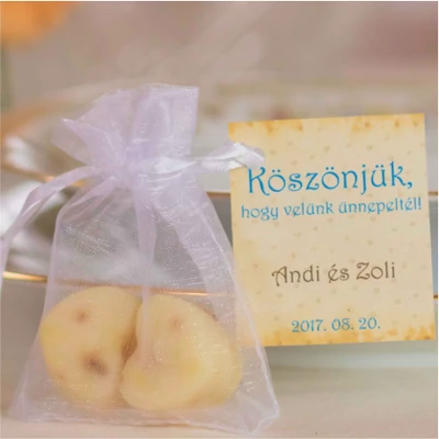 halványsárga szív alakú köszönetajándék kézműves szappan