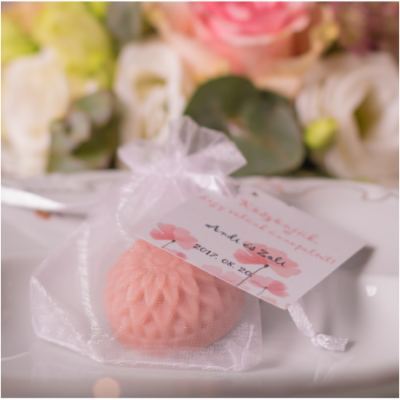 rózsaszín virág alakú köszönetajándék kézműves szappan
